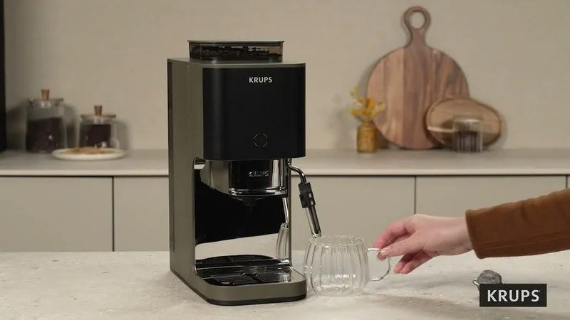 Cappuccino et eau chaude